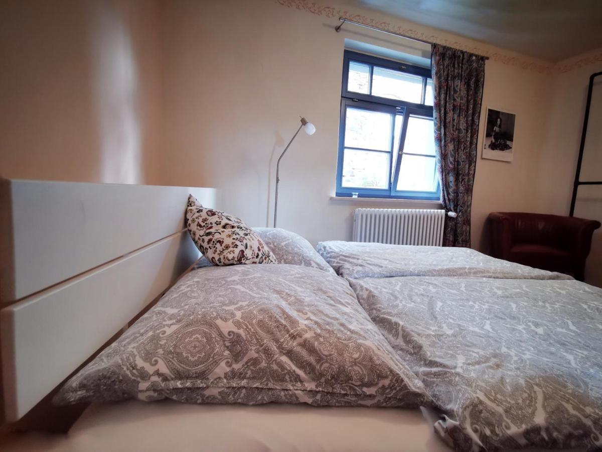 Charmantes Apartment Siebenschlaefer - Ferienwohnung Cafe 7 Weida Bagian luar foto